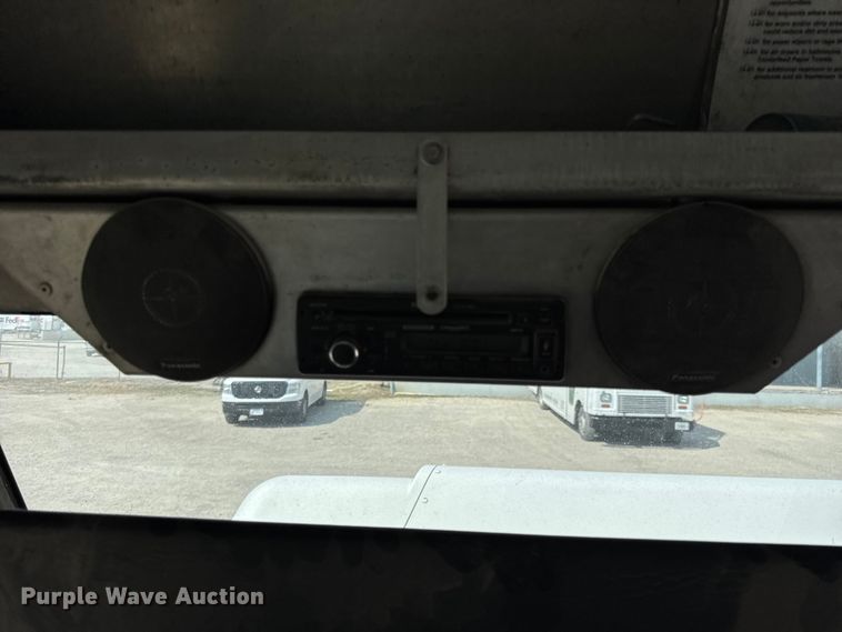 image for item ER0064 2003 Freightliner Utilimaster delivery truck