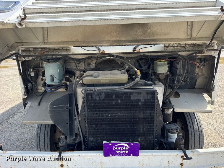 image for item ER0064 2003 Freightliner Utilimaster delivery truck