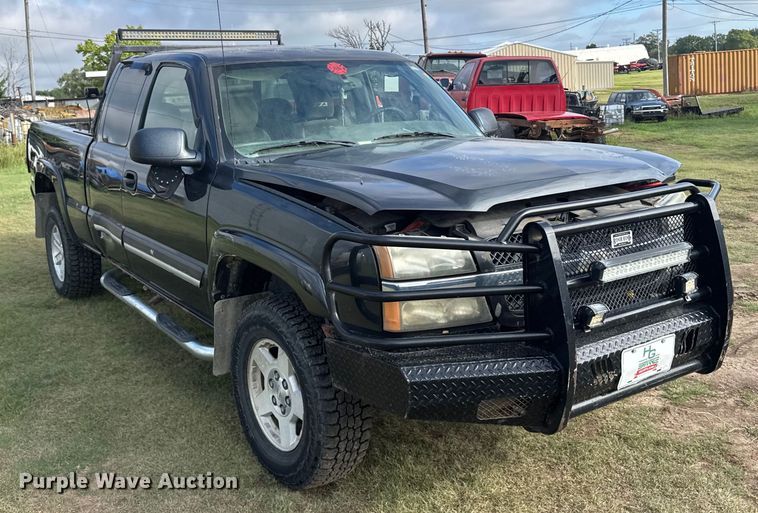 image for item ER2314 2004 Chevrolet Silverado 1500 Ext. Cab pickup truck