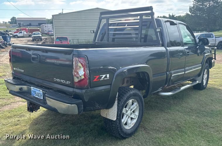 image for item ER2314 2004 Chevrolet Silverado 1500 Ext. Cab pickup truck
