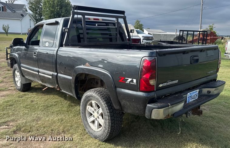 image for item ER2314 2004 Chevrolet Silverado 1500 Ext. Cab pickup truck