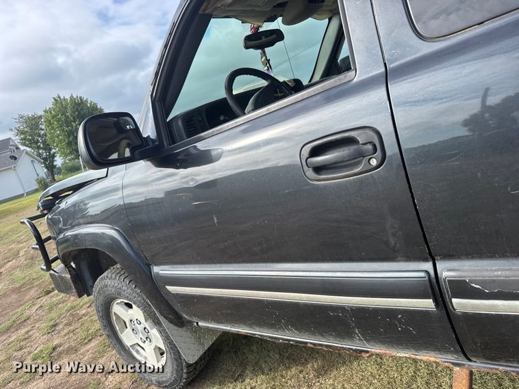 image for item ER2314 2004 Chevrolet Silverado 1500 Ext. Cab pickup truck
