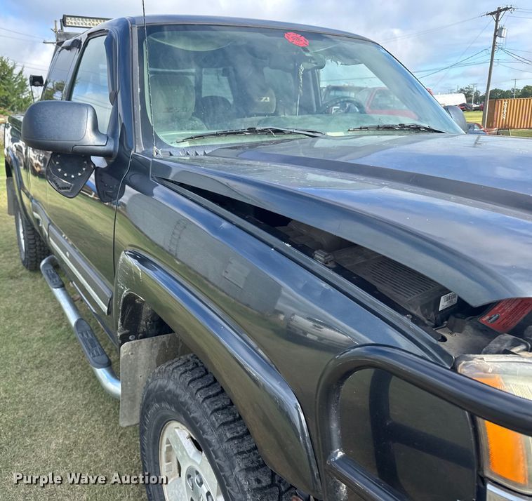 image for item ER2314 2004 Chevrolet Silverado 1500 Ext. Cab pickup truck