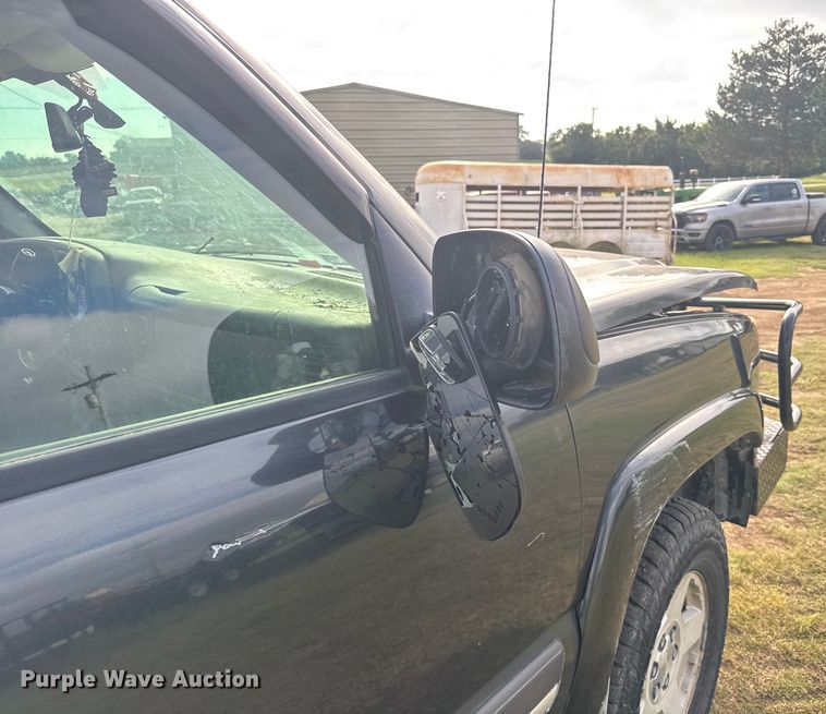 image for item ER2314 2004 Chevrolet Silverado 1500 Ext. Cab pickup truck