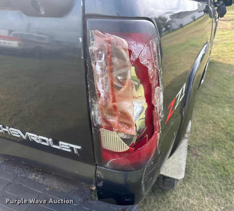 image for item ER2314 2004 Chevrolet Silverado 1500 Ext. Cab pickup truck