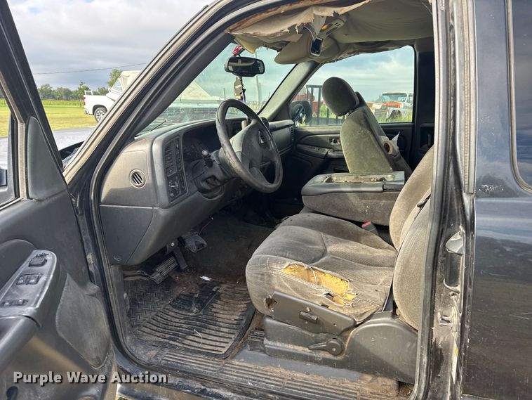 image for item ER2314 2004 Chevrolet Silverado 1500 Ext. Cab pickup truck