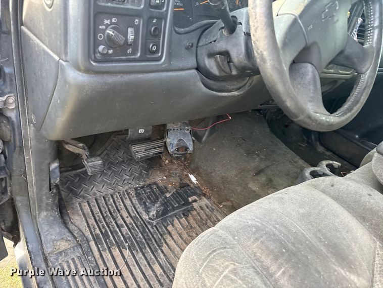 image for item ER2314 2004 Chevrolet Silverado 1500 Ext. Cab pickup truck