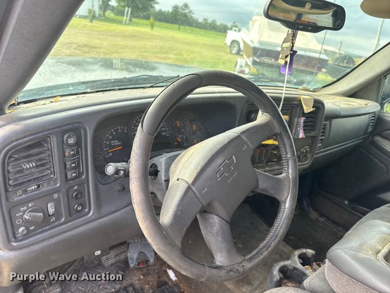 image for item ER2314 2004 Chevrolet Silverado 1500 Ext. Cab pickup truck