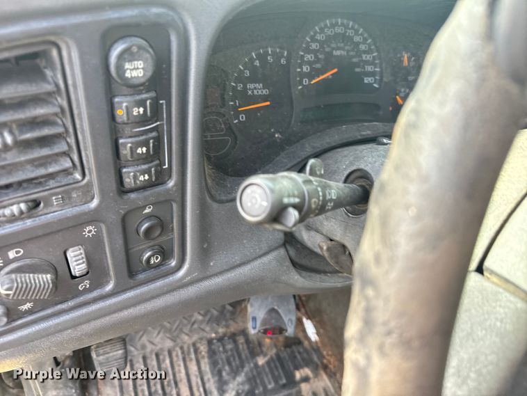 image for item ER2314 2004 Chevrolet Silverado 1500 Ext. Cab pickup truck