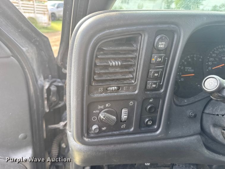 image for item ER2314 2004 Chevrolet Silverado 1500 Ext. Cab pickup truck