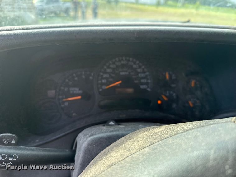 image for item ER2314 2004 Chevrolet Silverado 1500 Ext. Cab pickup truck