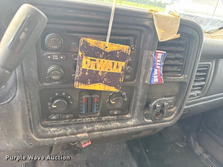 image for item ER2314 2004 Chevrolet Silverado 1500 Ext. Cab pickup truck