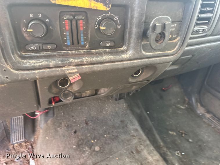 image for item ER2314 2004 Chevrolet Silverado 1500 Ext. Cab pickup truck