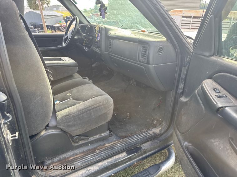 image for item ER2314 2004 Chevrolet Silverado 1500 Ext. Cab pickup truck