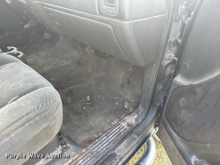 image for item ER2314 2004 Chevrolet Silverado 1500 Ext. Cab pickup truck