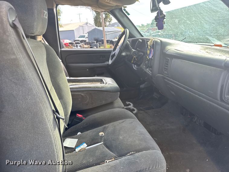 image for item ER2314 2004 Chevrolet Silverado 1500 Ext. Cab pickup truck