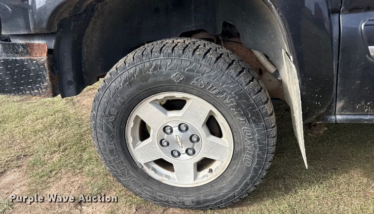 image for item ER2314 2004 Chevrolet Silverado 1500 Ext. Cab pickup truck