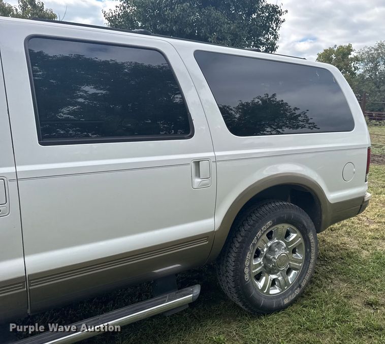 image for item ER2321 2004 Ford Excursion SUV