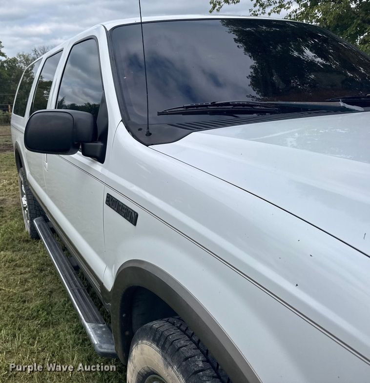 image for item ER2321 2004 Ford Excursion SUV