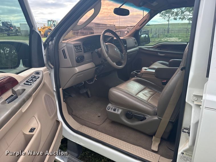 image for item ER2321 2004 Ford Excursion SUV