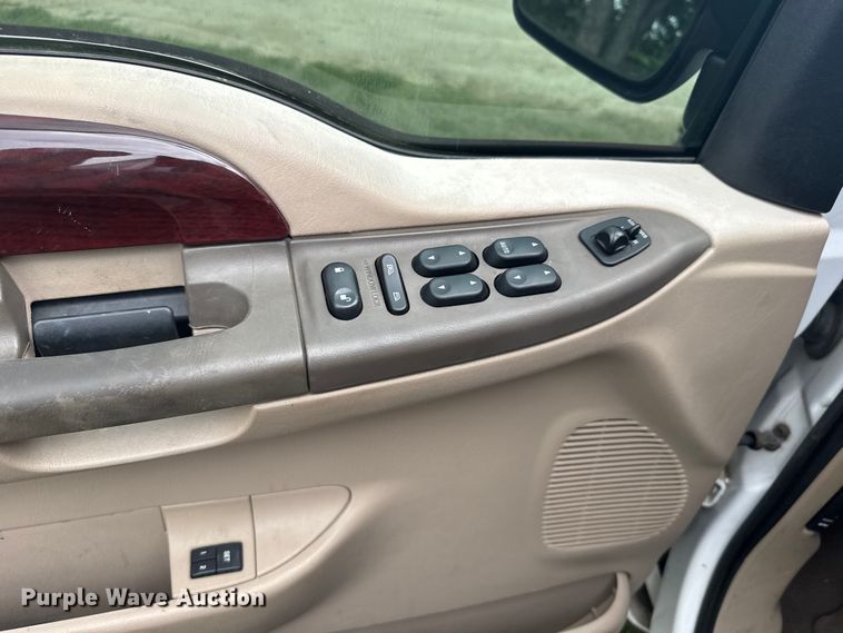 image for item ER2321 2004 Ford Excursion SUV