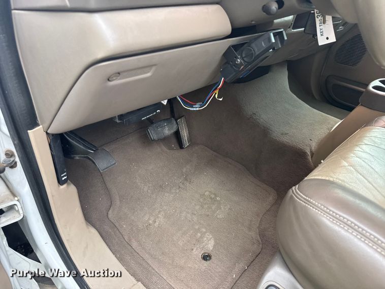 image for item ER2321 2004 Ford Excursion SUV