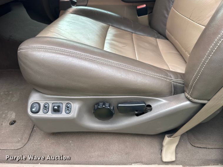 image for item ER2321 2004 Ford Excursion SUV