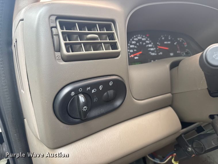 image for item ER2321 2004 Ford Excursion SUV