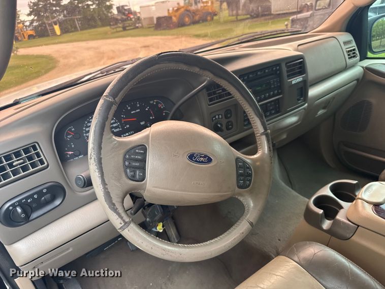 image for item ER2321 2004 Ford Excursion SUV