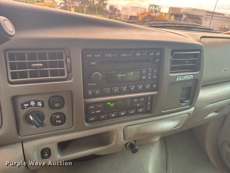 image for item ER2321 2004 Ford Excursion SUV