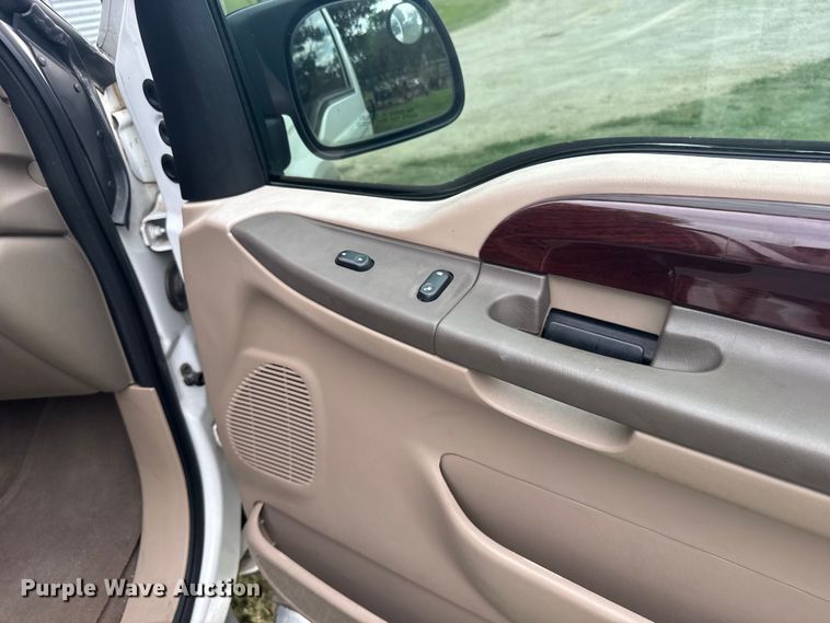 image for item ER2321 2004 Ford Excursion SUV