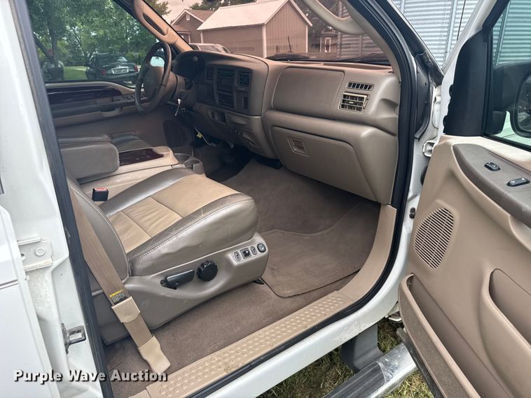 image for item ER2321 2004 Ford Excursion SUV