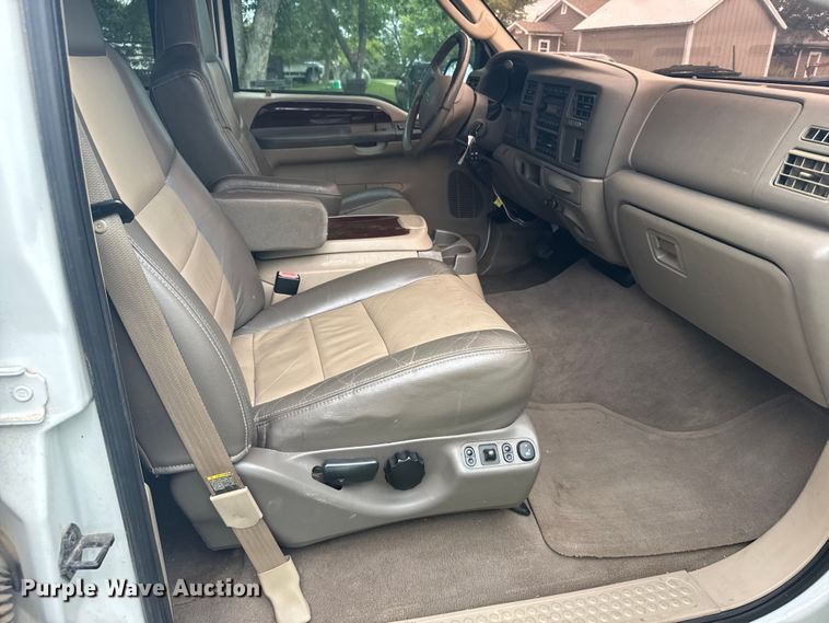 image for item ER2321 2004 Ford Excursion SUV