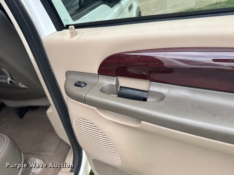 image for item ER2321 2004 Ford Excursion SUV