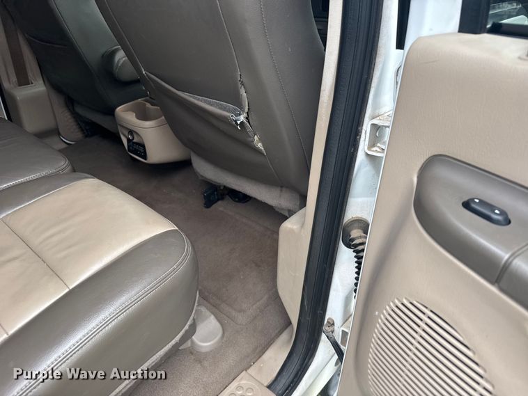 image for item ER2321 2004 Ford Excursion SUV