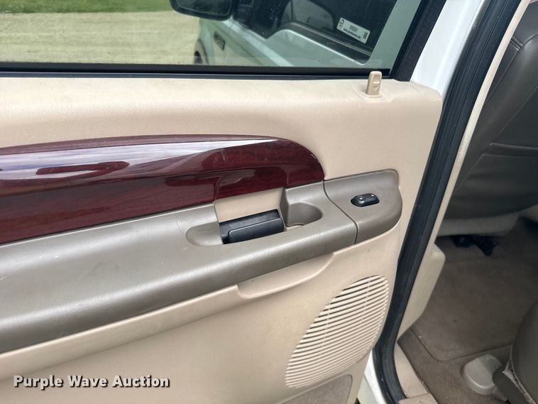 image for item ER2321 2004 Ford Excursion SUV