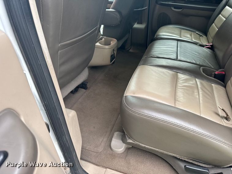 image for item ER2321 2004 Ford Excursion SUV