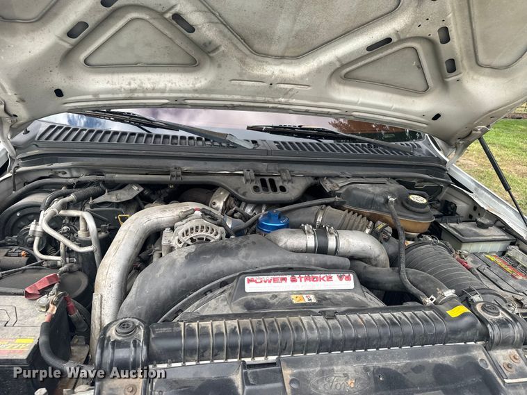 image for item ER2321 2004 Ford Excursion SUV