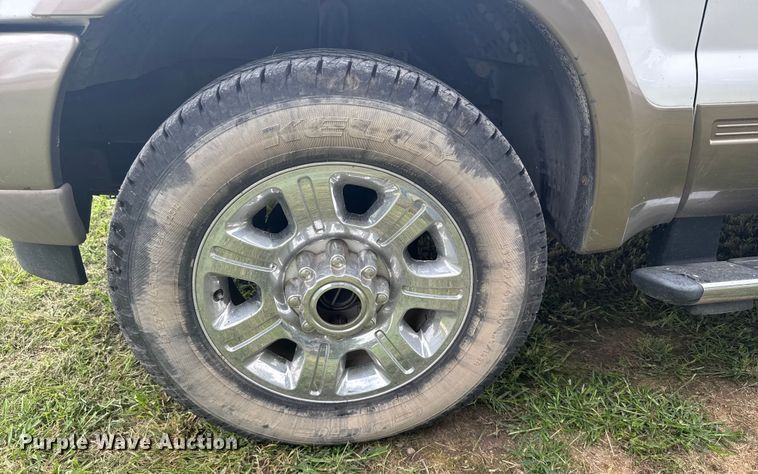 image for item ER2321 2004 Ford Excursion SUV