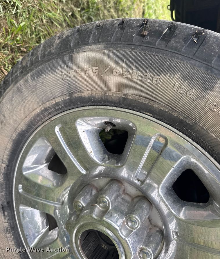 image for item ER2321 2004 Ford Excursion SUV