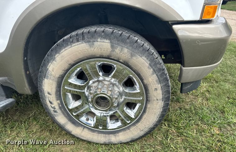 image for item ER2321 2004 Ford Excursion SUV