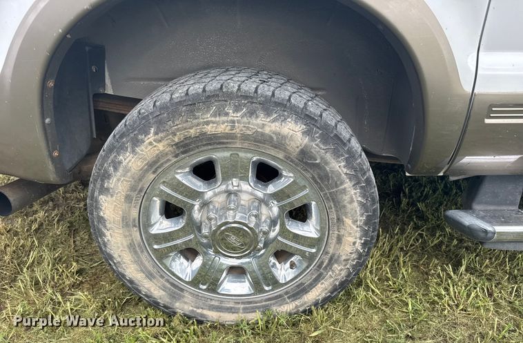 image for item ER2321 2004 Ford Excursion SUV