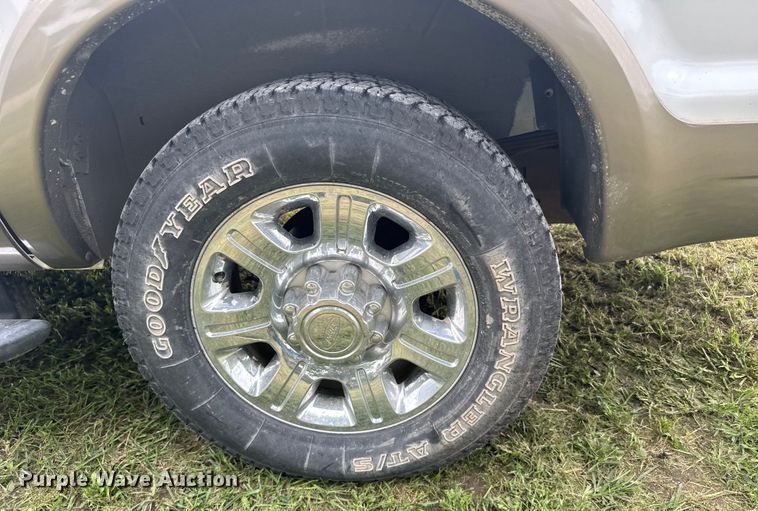 image for item ER2321 2004 Ford Excursion SUV