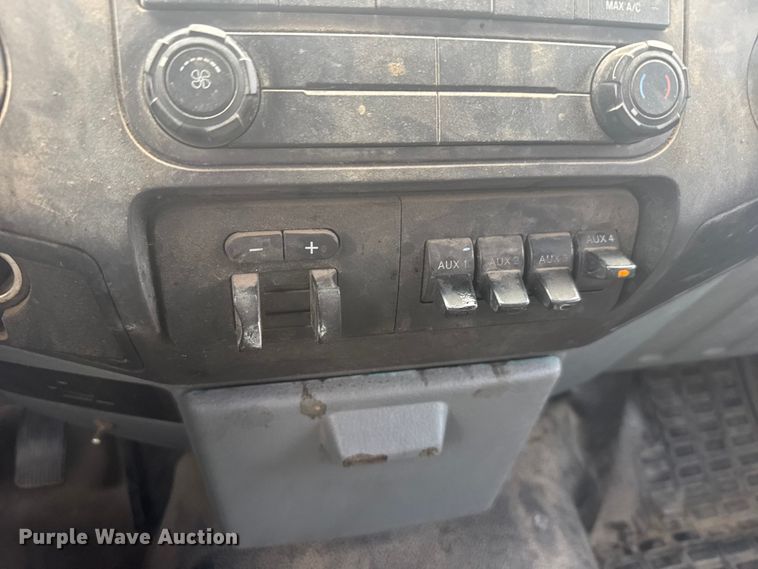 image for item ER2378 2011 Ford F450 Super Duty utility / service truck