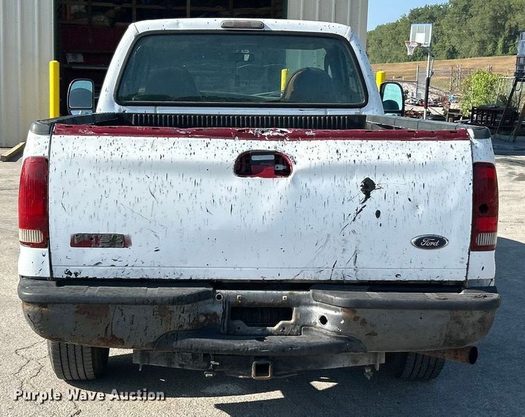 image for item ET3110 2006 Ford F250 Super Duty pickup truck
