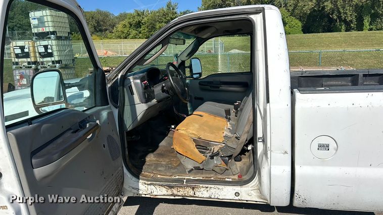 image for item ET3110 2006 Ford F250 Super Duty pickup truck