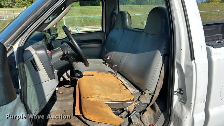 image for item ET3110 2006 Ford F250 Super Duty pickup truck