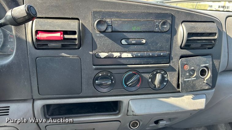 image for item ET3110 2006 Ford F250 Super Duty pickup truck