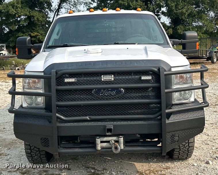 image for item ET3129 2016 Ford F350 Super Duty XL Crew Cab flatbed pickup truck