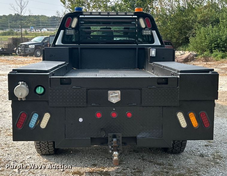 image for item ET3129 2016 Ford F350 Super Duty XL Crew Cab flatbed pickup truck